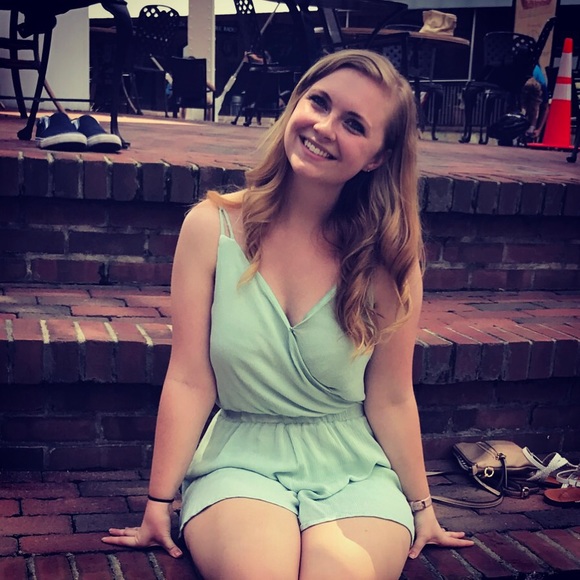 Meet Your Posher, Gabrielle! - Picture 1 of 3